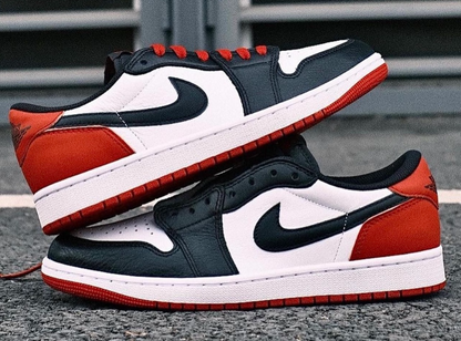 Jordan 1 Retro Low OG Black Toe