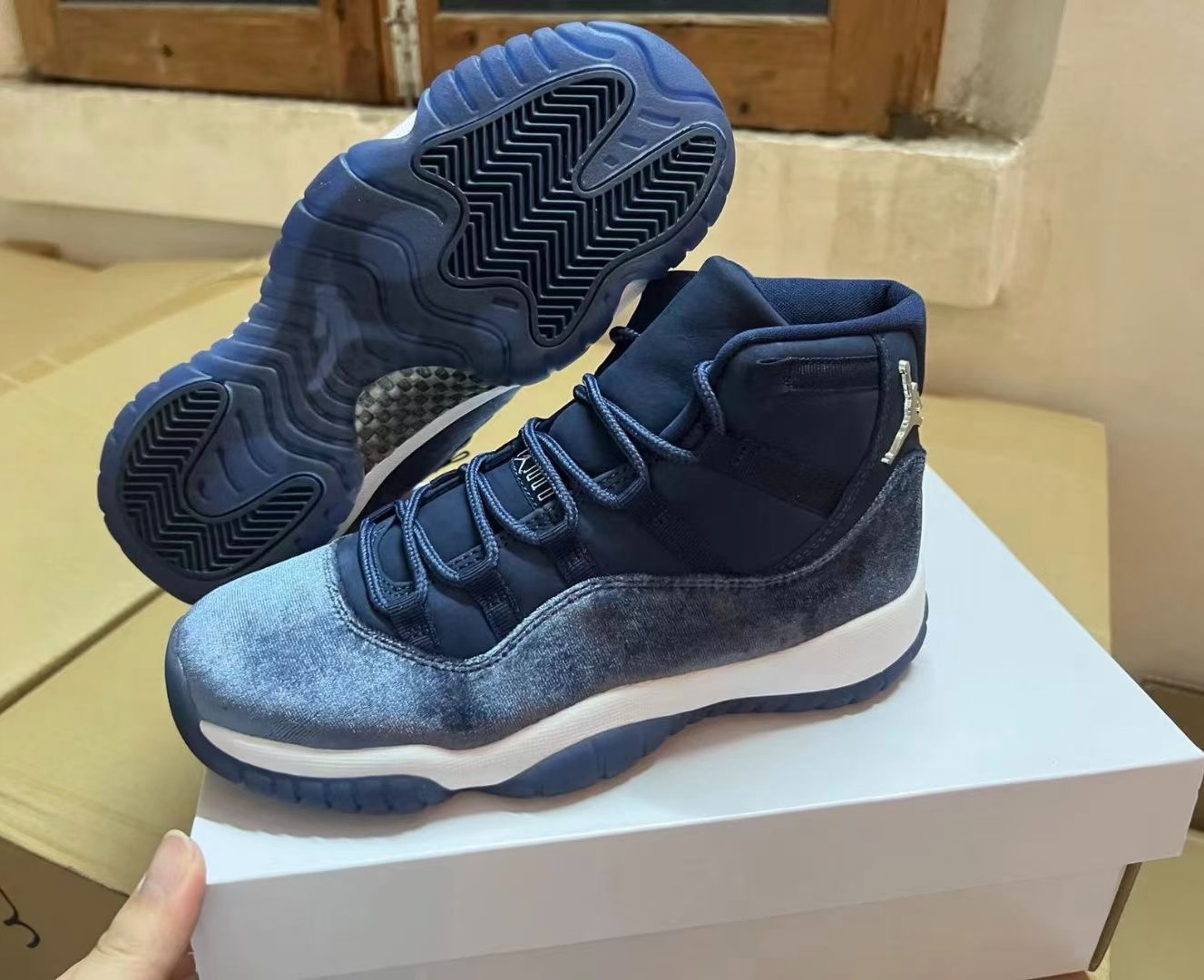 Jordan 11 Retro Midnight Navy (W)